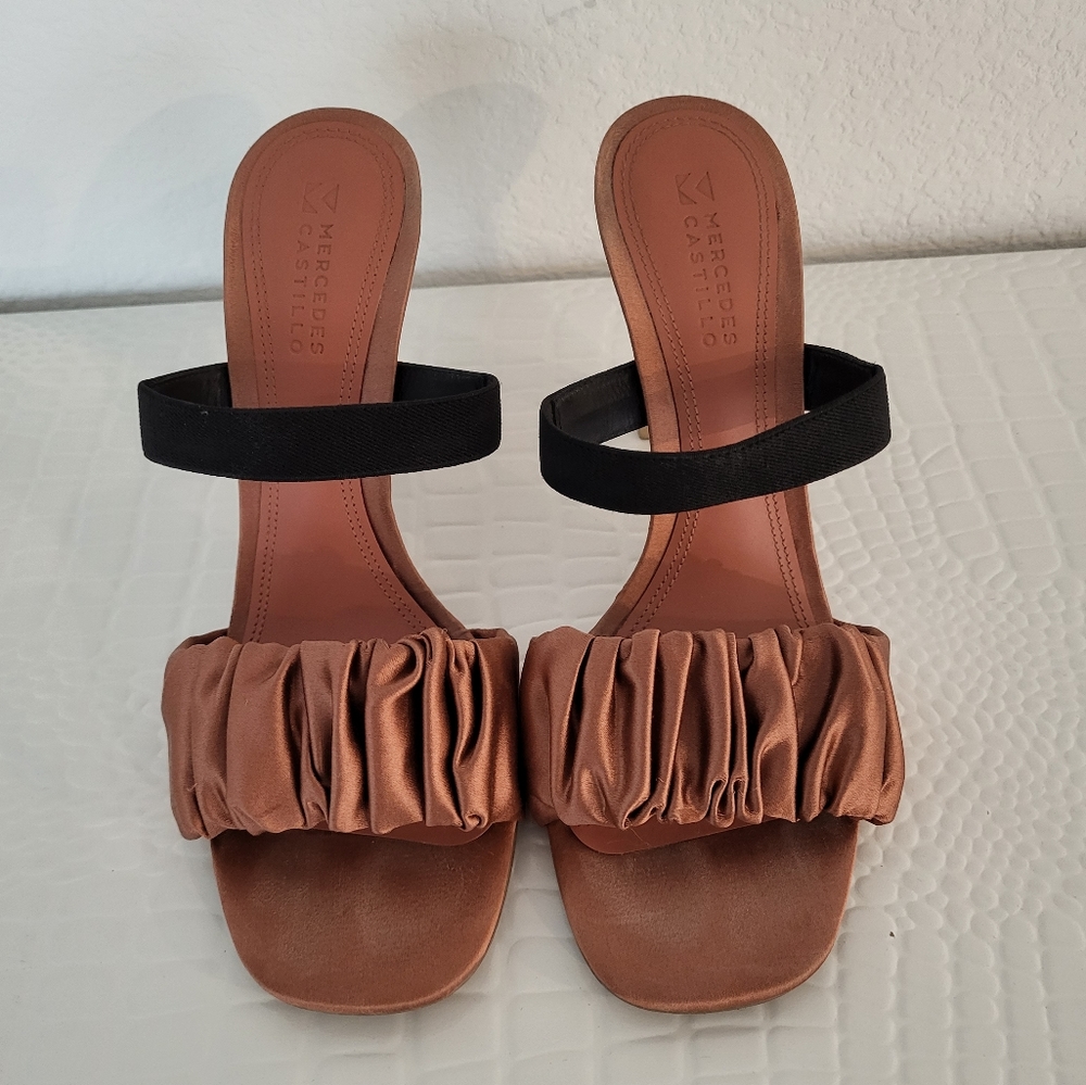 Mercedes Castillo slides .Size 8